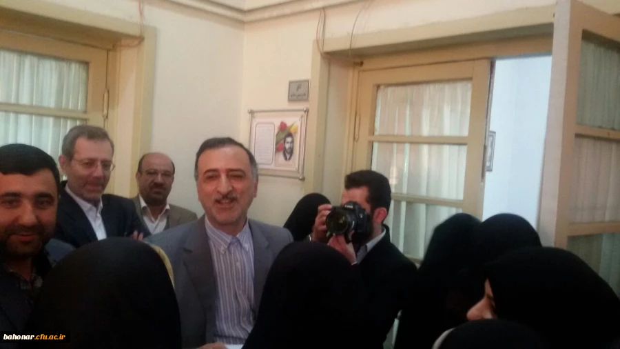 وزیر آموزش و پرورش در مرکز آموزش عالی شهید باهنر تهران: 3