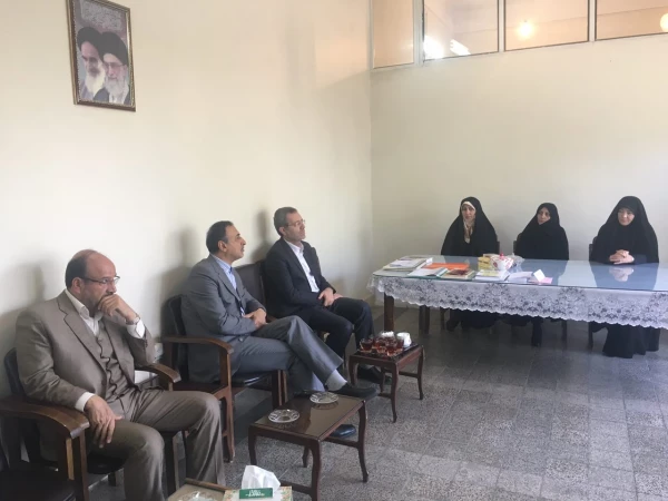 وزیر آموزش و پرورش در مرکز آموزش عالی شهید باهنر تهران: 3