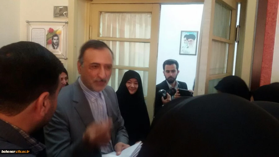 وزیر آموزش و پرورش در مرکز آموزش عالی شهید باهنر تهران: 4