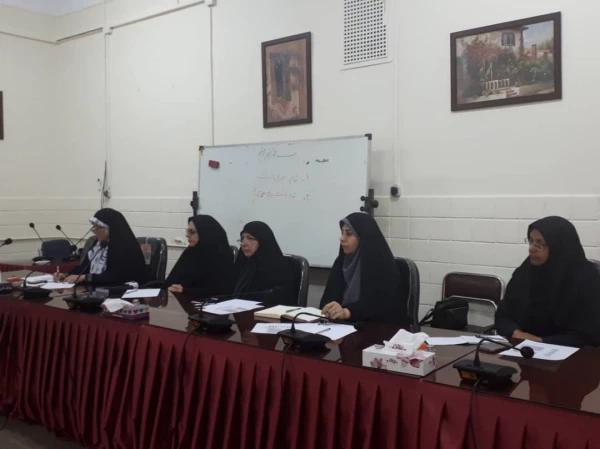 معارفه سرکار خانم دکتر ده بزرگی 
 2