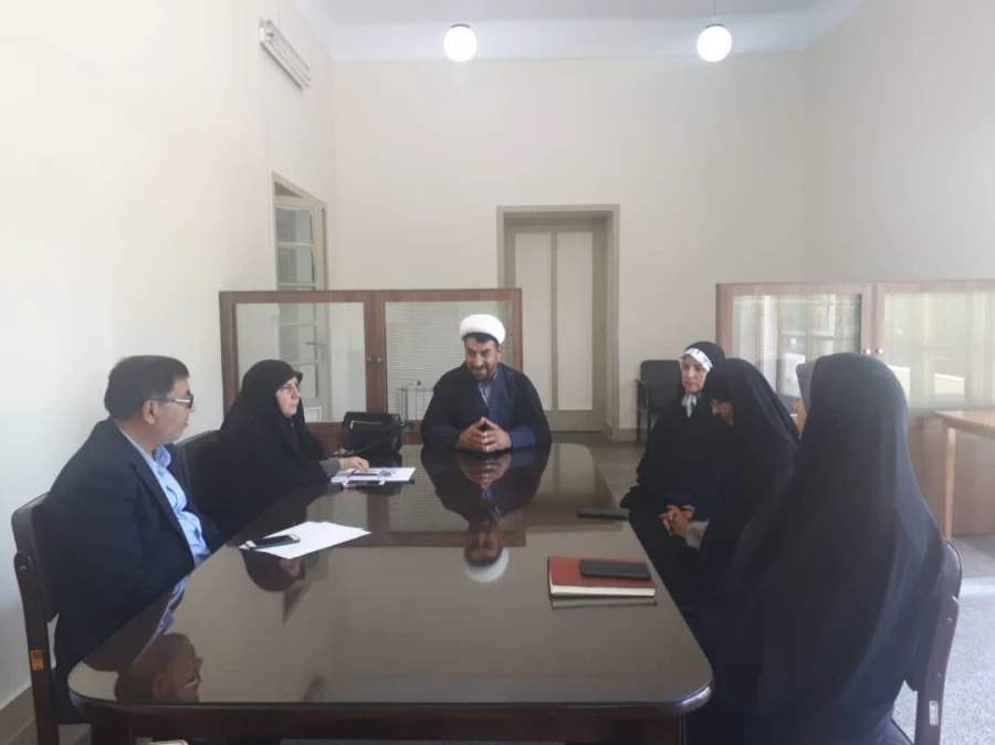 معارفه سرکار خانم دکتر ده بزرگی 
 2