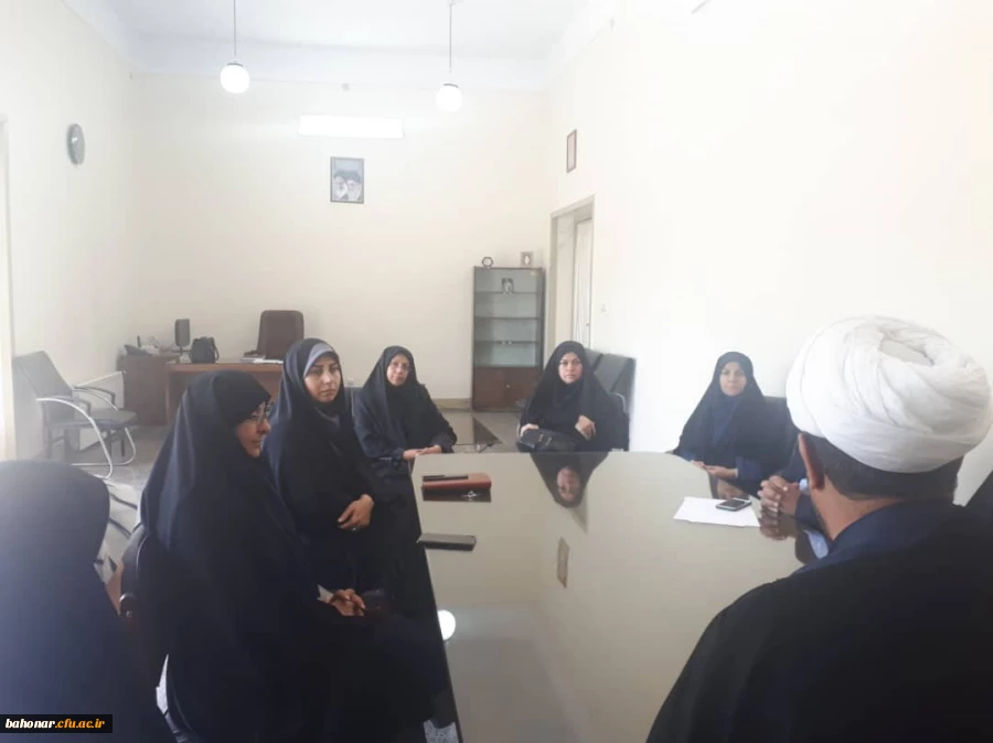 معارفه خانم دکتر مخا 
حراست مرکز شهید باهنر 2