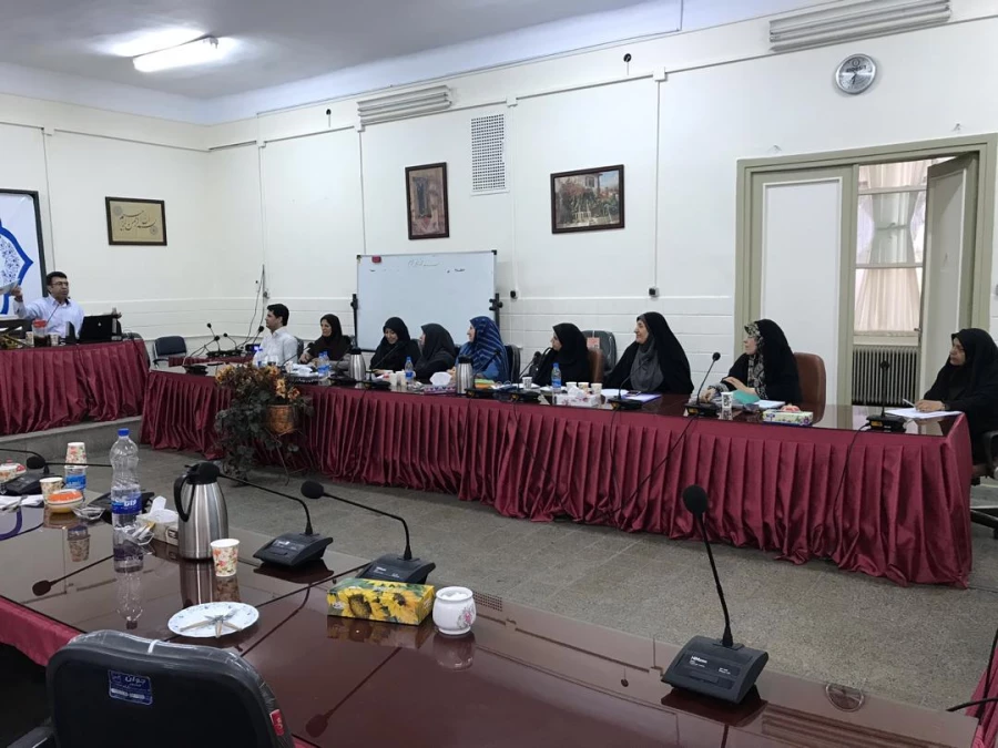 برگزاری دوره تحلیل محتوا کتب درسی ادبیات فارسی متوسطه