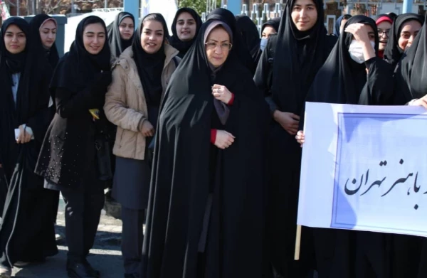 حضور مسئولین ، کارکنان و دانشجو معلمان مرکز شهید باهنر در یوا الله 22 بهمن  3