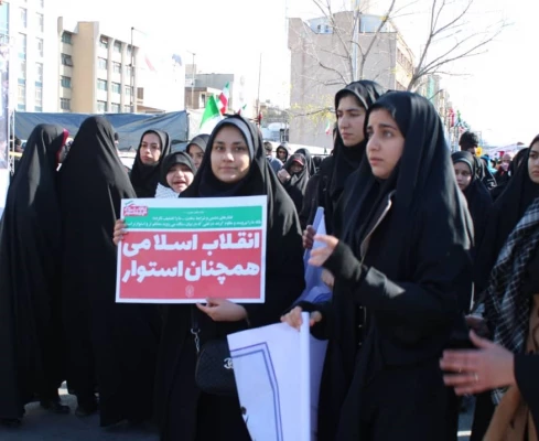 حضور مسئولین ، کارکنان و دانشجو معلمان مرکز شهید باهنر در یوا الله 22 بهمن  4