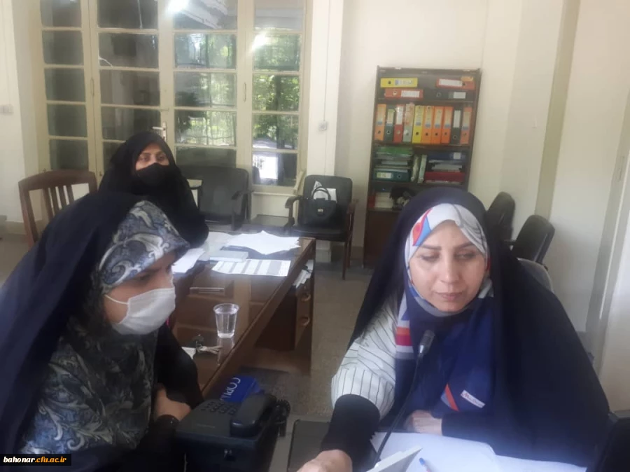 جلسه  ریاست محترم مرکز با  مدیران محترم گروه و اساتید گرامی 3