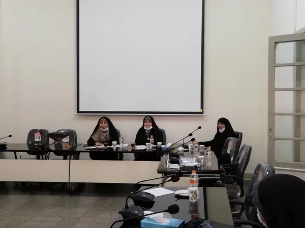 جلسه هم اندیشی ریاست مرکز با معاونت آموزشی، مدیران گروه، و کارکنان بخش آموزش در خصوص برنامه های سال تحصیلی جدید 2