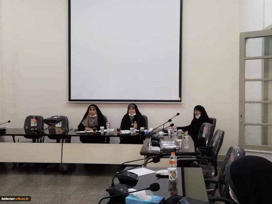 جلسه هم اندیشی ریاست مرکز با معاونت آموزشی، مدیران گروه، و کارکنان بخش آموزش در خصوص برنامه های سال تحصیلی جدید 2