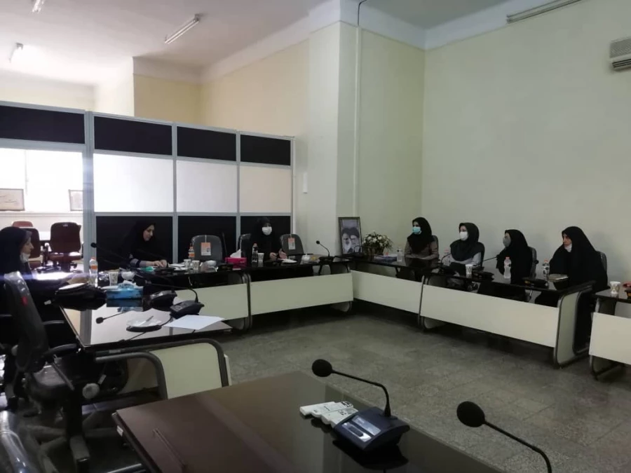 جلسه هم اندیشی ریاست مرکز با معاونت آموزشی، مدیران گروه، و کارکنان بخش آموزش در خصوص برنامه های سال تحصیلی جدید 3