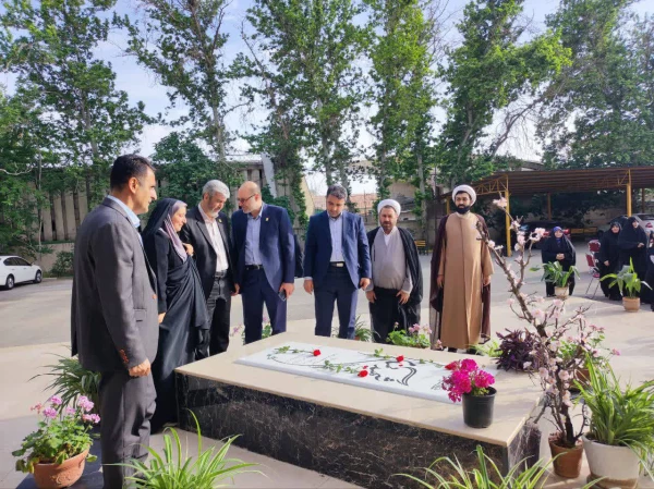 گزارش تصویری از بزرگداشت مقام معلم 10