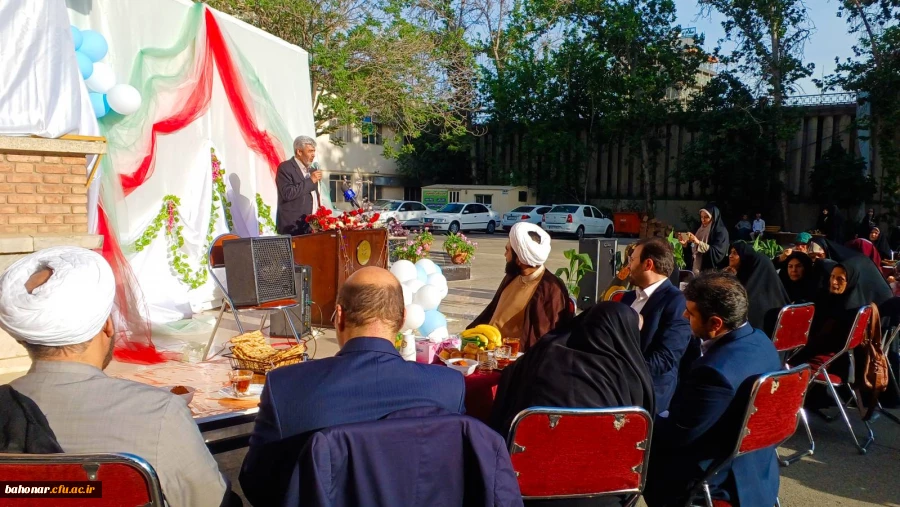 گزارش تصویری از بزرگداشت مقام معلم 11