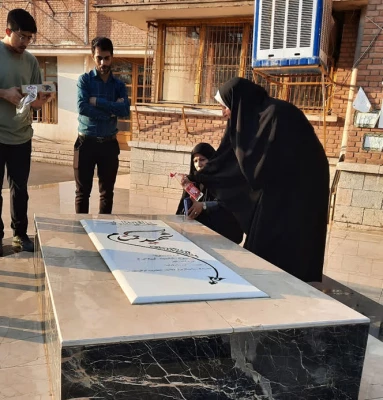 غبار روبی و عطرافشانی مزار شهید گمنام