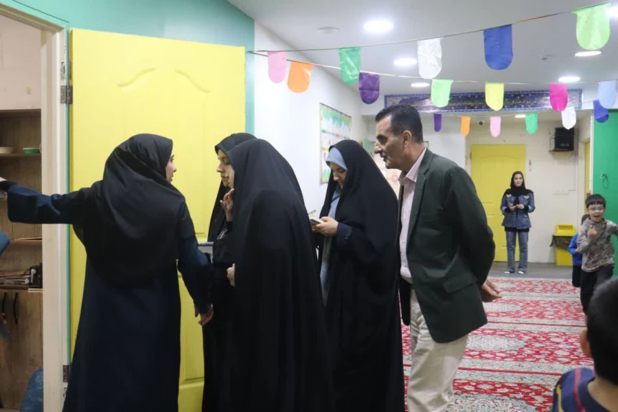 بازدید علمی ، جمعی از دانشجو معلمان به همراه جناب آقای دکتر تربتی نژاد مدیرگروه رشته آموزش ابتدایی از دبستان دوره اول هدایت میزان 
 4