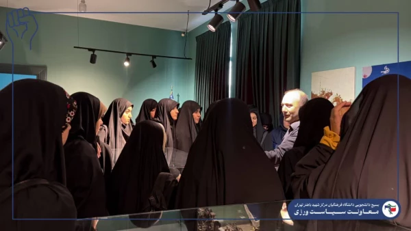 بازدید دانشجویان مرکز شهید باهنر از موزه لانه جاسوسی به مناسبت روز دانشجو 2