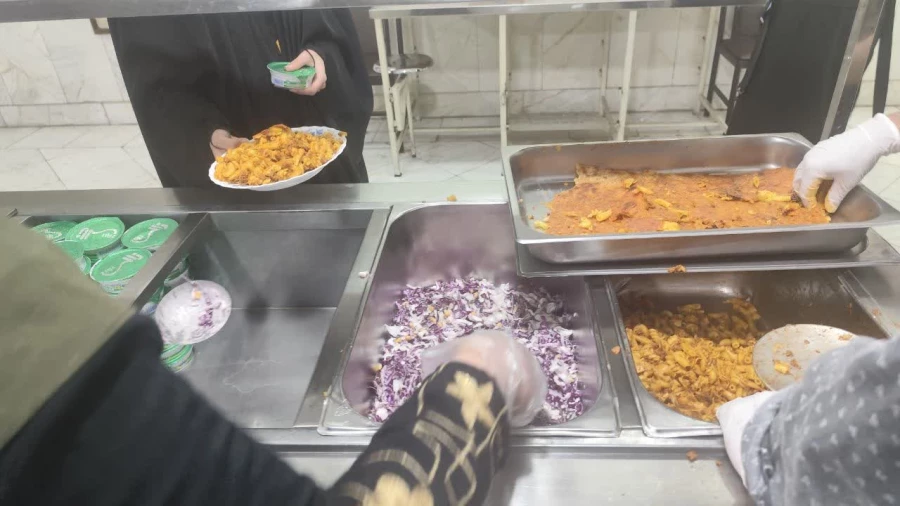 مبتنی بر مطالبه دانشجویان، از روز دوشنبه مورخ ۱۴۰۳/۱۲/۱۳ و دومین روز از ماه مبارک رمضان وعده افطار و شام به طور هم زمان از ساعت ۱۸ الی ۲۰ توزیع می شود.
 5