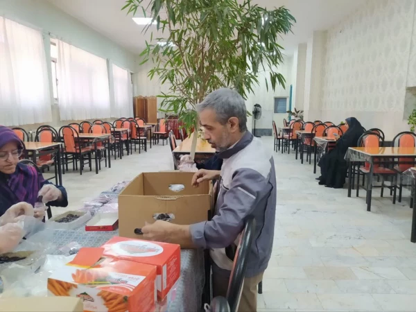 مبتنی بر مطالبه دانشجویان، از روز دوشنبه مورخ ۱۴۰۳/۱۲/۱۳ و دومین روز از ماه مبارک رمضان وعده افطار و شام به طور هم زمان از ساعت ۱۸ الی ۲۰ توزیع می شود.
 7