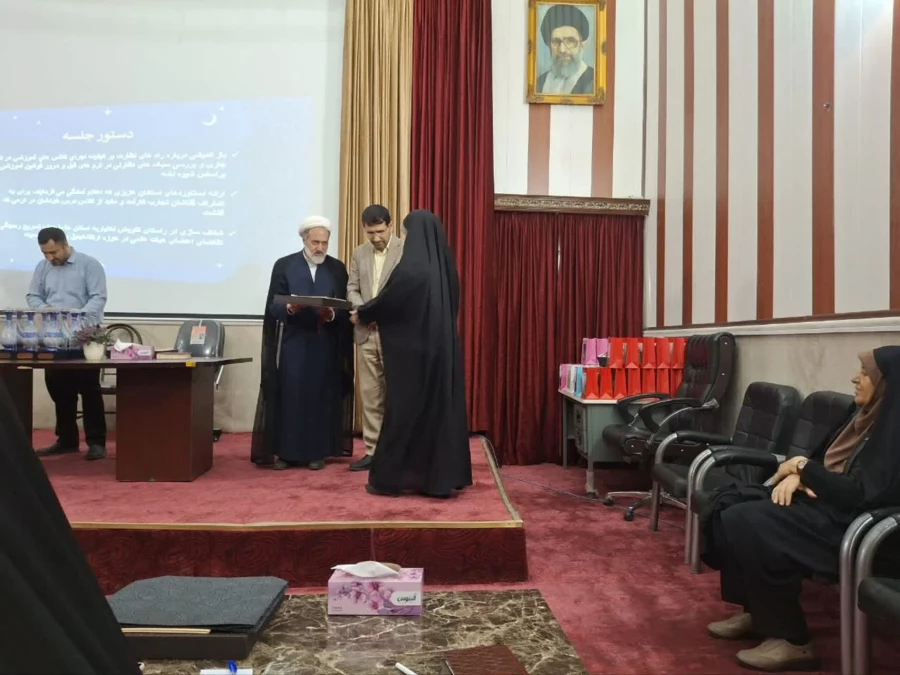 نشست هم اندیشی اساتید مرکز آموزش عالی شهید باهنر 
 4