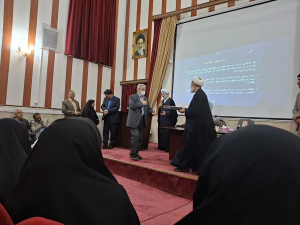 نشست هم اندیشی اساتید مرکز آموزش عالی شهید باهنر 
 9