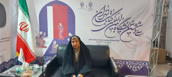 حضور رئیس مرکز شهید باهنر در نمایشگاه کتاب همراه با مقامات استانی 2