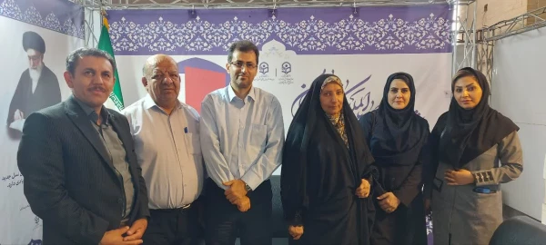حضور رئیس مرکز شهید باهنر در نمایشگاه کتاب همراه با مقامات استانی 3