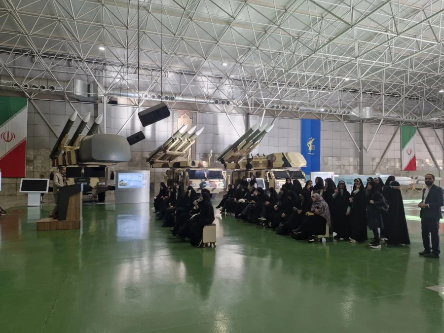 بازدید بصیرت افزا و علمی دانشجومعلمان مرکز شهید باهنر از لانه جاسوسی و پارک ملی هوافضا 2