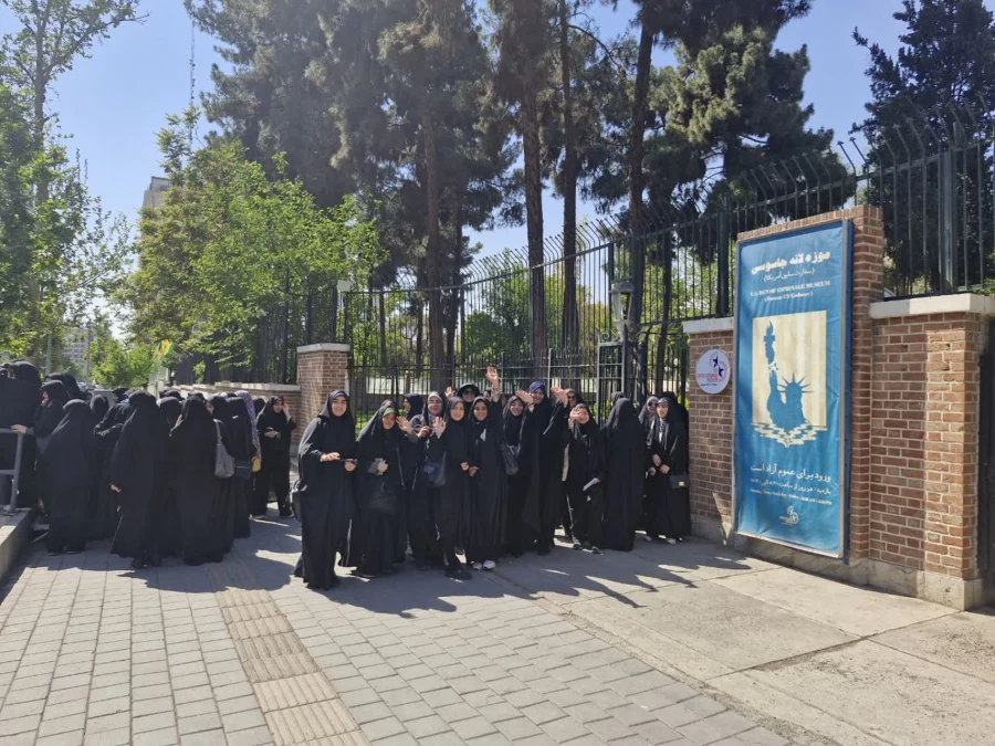 بازدید بصیرت افزا و علمی دانشجومعلمان مرکز شهید باهنر از لانه جاسوسی و پارک ملی هوافضا 2