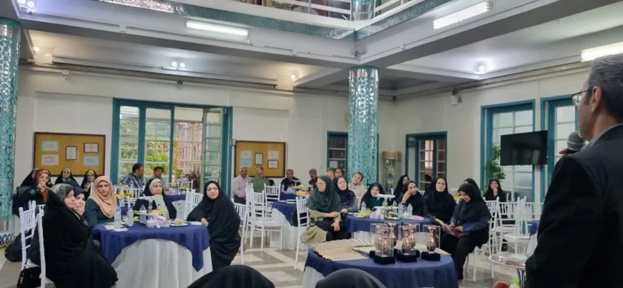 جلسه هم اندیشی سرپرستان خوابگاه ها و کارشناس مسئولان امور دانشجویی برگزار شد. 5