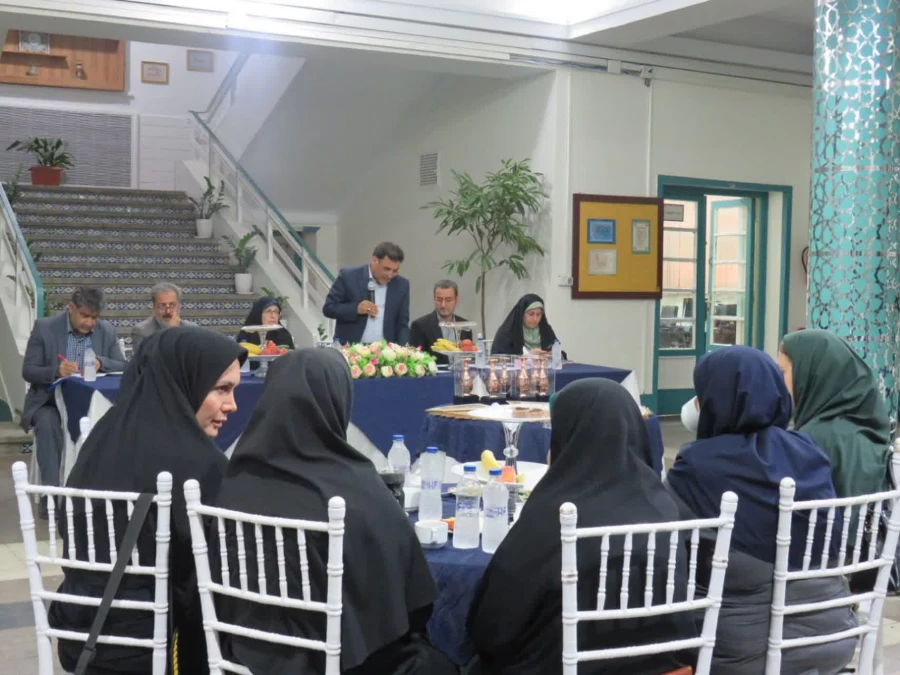 جلسه هم اندیشی سرپرستان خوابگاه ها و کارشناس مسئولان امور دانشجویی برگزار شد. 7