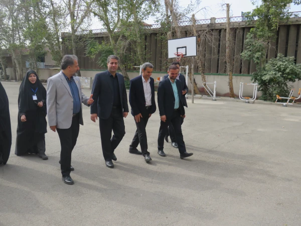 بازدید مدیرکل آموزش و پرورش شهر تهران از کانون های ارزیابی حوزه مرکز شهید باهنر 
 2