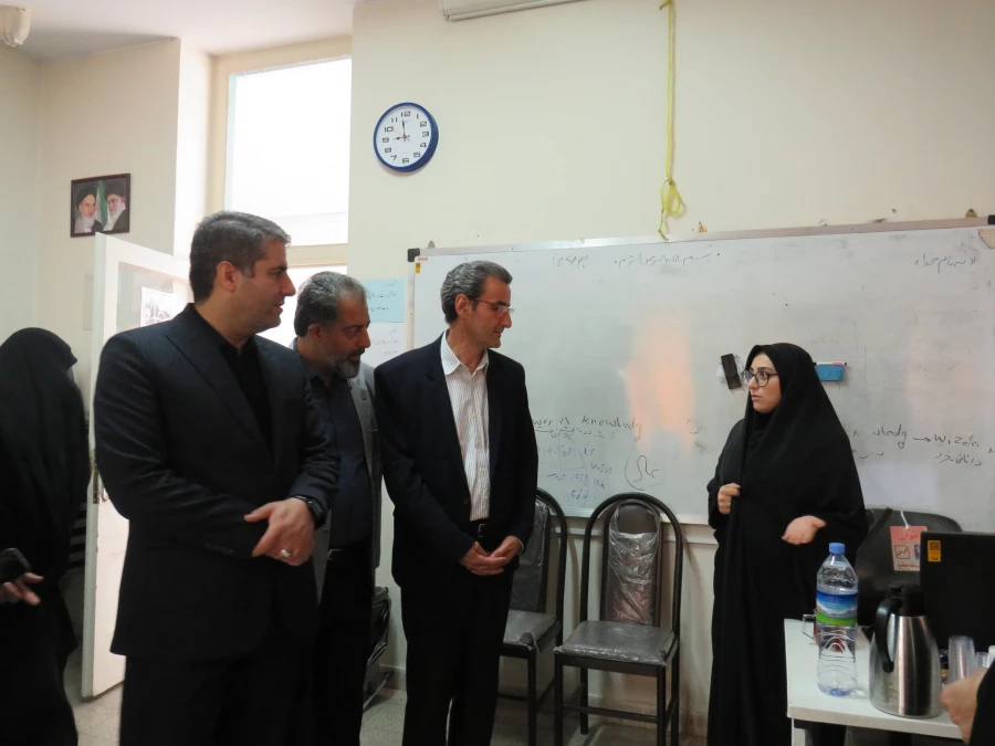 بازدید مدیرکل آموزش و پرورش شهر تهران از کانون های ارزیابی حوزه مرکز شهید باهنر 
 4