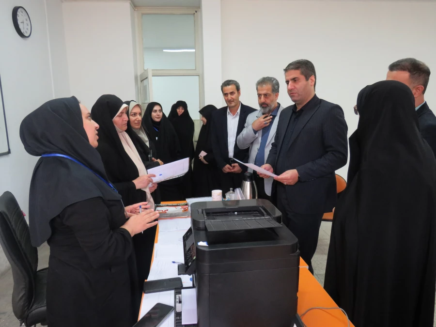 بازدید مدیرکل آموزش و پرورش شهر تهران از کانون های ارزیابی حوزه مرکز شهید باهنر 
 7