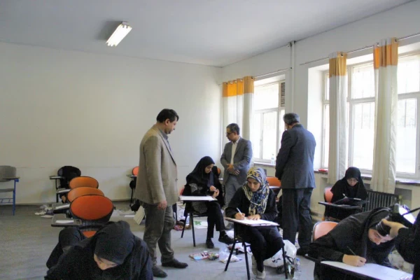 بازدید معاون دانشجویی دانشگاه فرهنگیان و رئیس دانشگاه هنرهای اسلامی استاد فرشچیان از آزمون عملی کنکور هنر در مرکز شهید باهنر 2