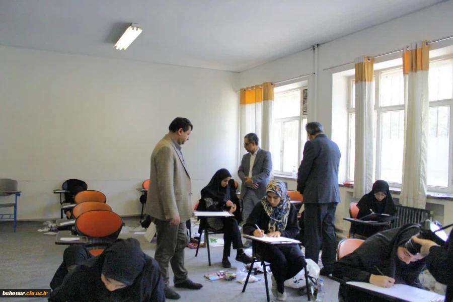 بازدید معاون دانشجویی دانشگاه فرهنگیان و رئیس دانشگاه هنرهای اسلامی استاد فرشچیان از آزمون عملی کنکور هنر در مرکز شهید باهنر 2