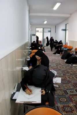 بازدید معاون دانشجویی دانشگاه فرهنگیان و رئیس دانشگاه هنرهای اسلامی استاد فرشچیان از آزمون عملی کنکور هنر در مرکز شهید باهنر 3