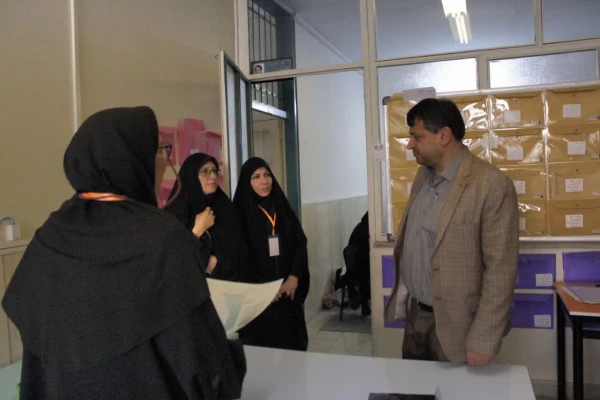 بازدید معاون دانشجویی دانشگاه فرهنگیان و رئیس دانشگاه هنرهای اسلامی استاد فرشچیان از آزمون عملی کنکور هنر در مرکز شهید باهنر 4