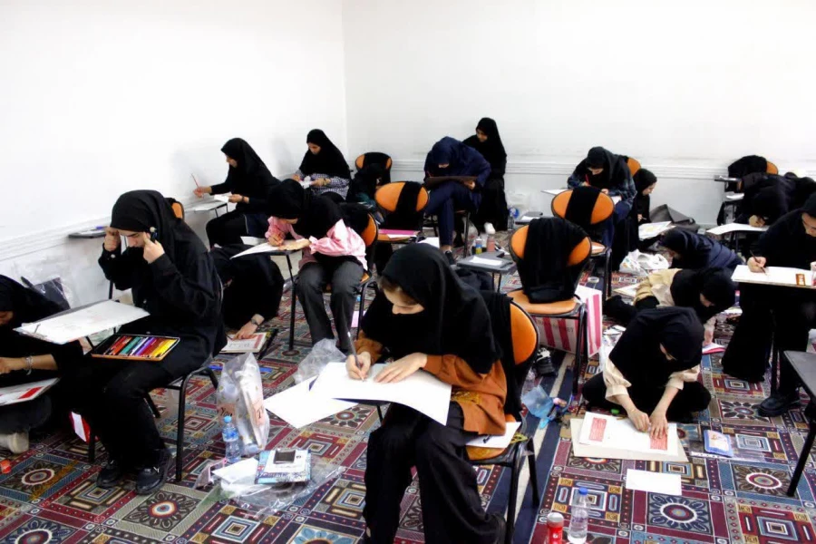 بازدید معاون دانشجویی دانشگاه فرهنگیان و رئیس دانشگاه هنرهای اسلامی استاد فرشچیان از آزمون عملی کنکور هنر در مرکز شهید باهنر 5