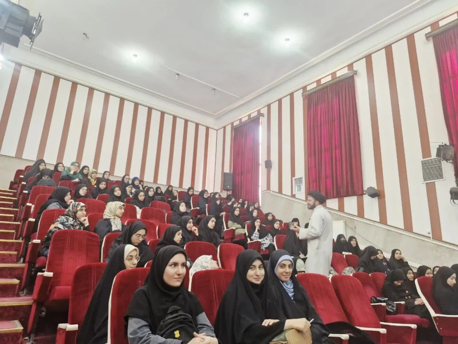  نشست «یک جرعه معرفت مهدوی» با تکیه بر جایگاه مهدویت در هندسه دین در مرکز شهید باهنر برگزار شد. 3