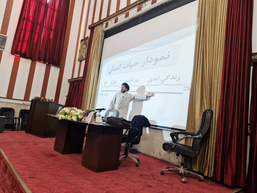  نشست «یک جرعه معرفت مهدوی» با تکیه بر جایگاه مهدویت در هندسه دین در مرکز شهید باهنر برگزار شد. 4