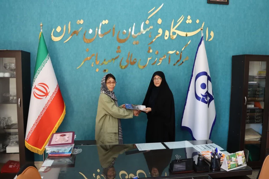 نشست تخصصی دکتر شیمو یاما ـ ایران شناس برجسته ژاپنی ـ با عنوان
«نقش و نگارِ قالیِ هفت هزار ساله: بازخوانیِ اصالتِ زبان فارسی و نفوذ آیین های ایران کهن بر ساحت تمدنی شرق دور»
در سالن آمفی تئاتر مرکز برگزار شد. 3