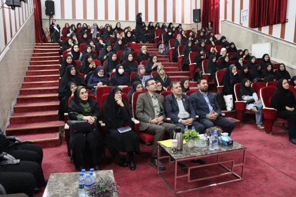 نشست تخصصی دکتر شیمو یاما ـ ایران شناس برجسته ژاپنی ـ با عنوان
«نقش و نگارِ قالیِ هفت هزار ساله: بازخوانیِ اصالتِ زبان فارسی و نفوذ آیین های ایران کهن بر ساحت تمدنی شرق دور»
در سالن آمفی تئاتر مرکز برگزار شد. 6