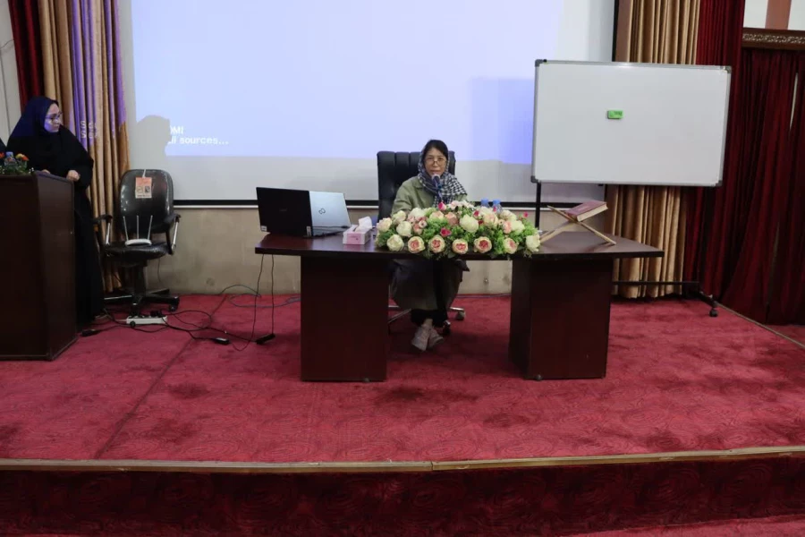 نشست تخصصی دکتر شیمو یاما ـ ایران شناس برجسته ژاپنی ـ با عنوان
«نقش و نگارِ قالیِ هفت هزار ساله: بازخوانیِ اصالتِ زبان فارسی و نفوذ آیین های ایران کهن بر ساحت تمدنی شرق دور»
در سالن آمفی تئاتر مرکز برگزار شد. 7